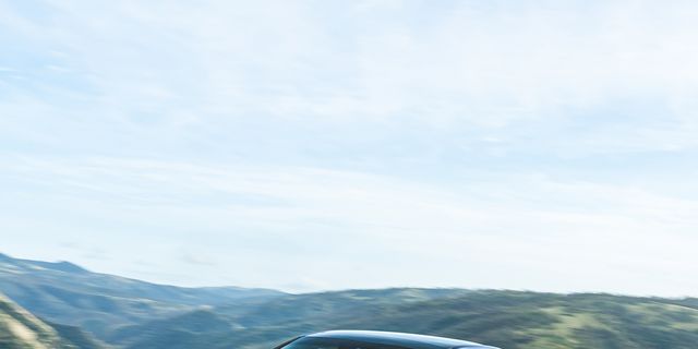 Voiture Porsche PANAMERA avec caravane HYMER NOVA S690