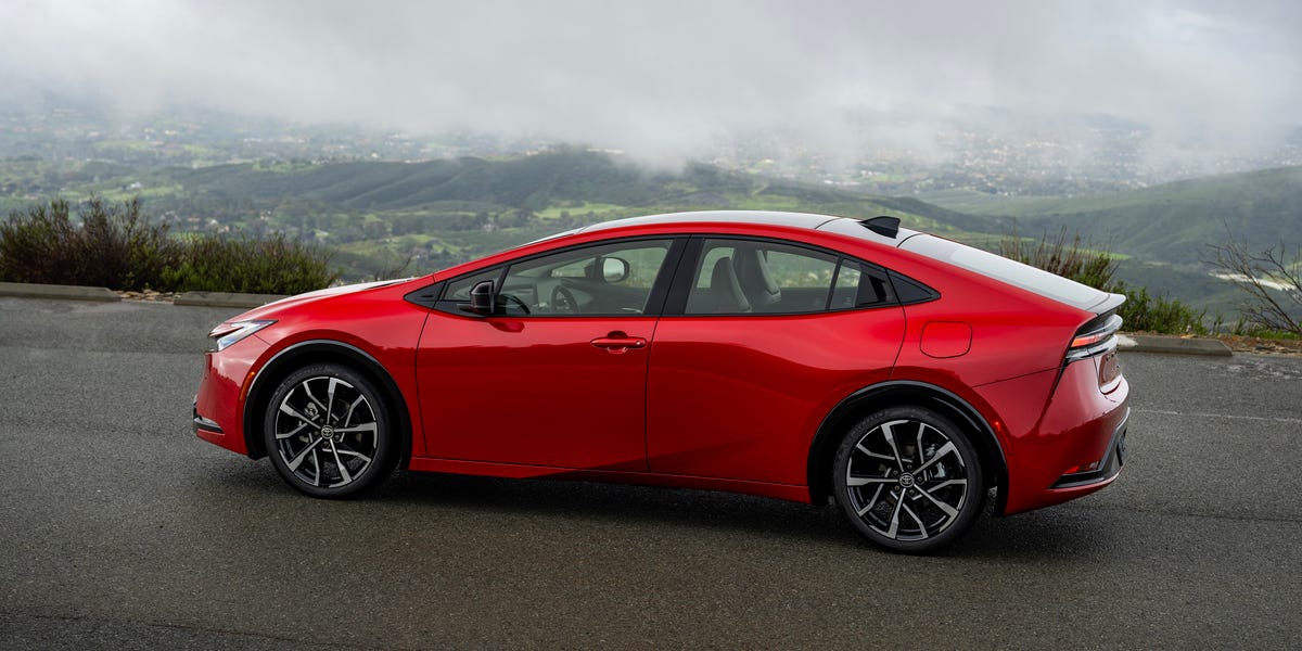 View Photos of the 2023 Toyota Prius Prime