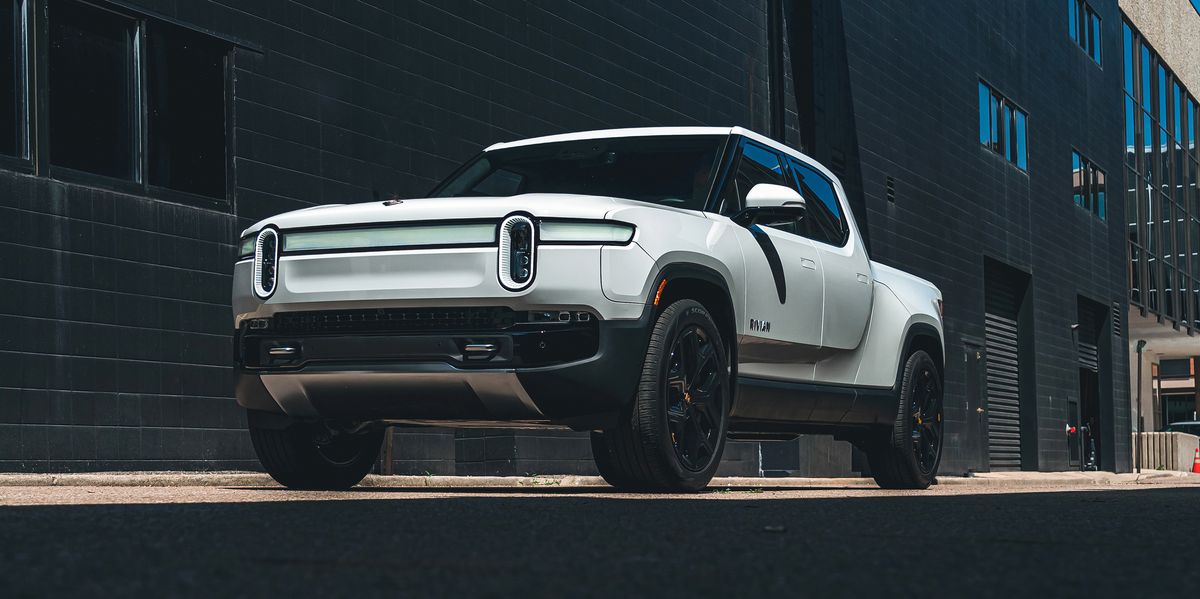 View Photos of the 2023 Rivian R1T Dual-Motor