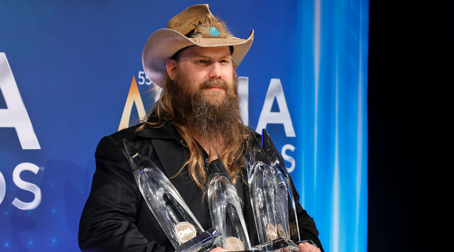 Super Bowl 2023: Fans praise Chris Stapleton's 'breathtaking