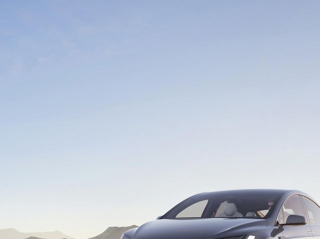 2024 Porsche Macan EV vs Tesla Model X