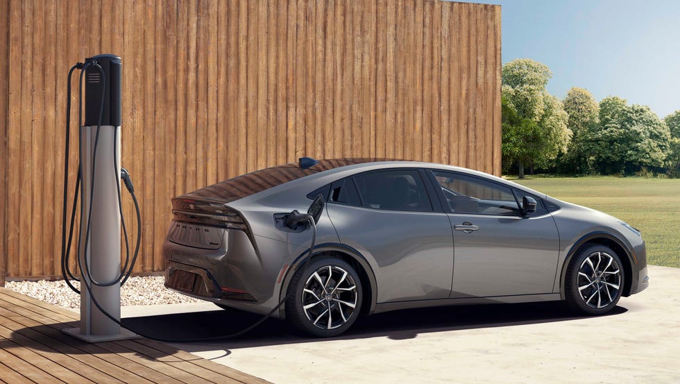 2023 toyota prius prime charging