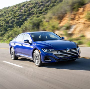 2023 volkswagen arteon driving