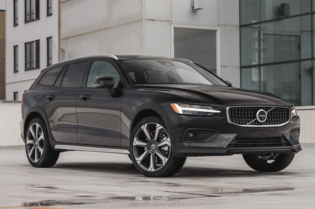 2023 volvo v60 cross country b5 awd