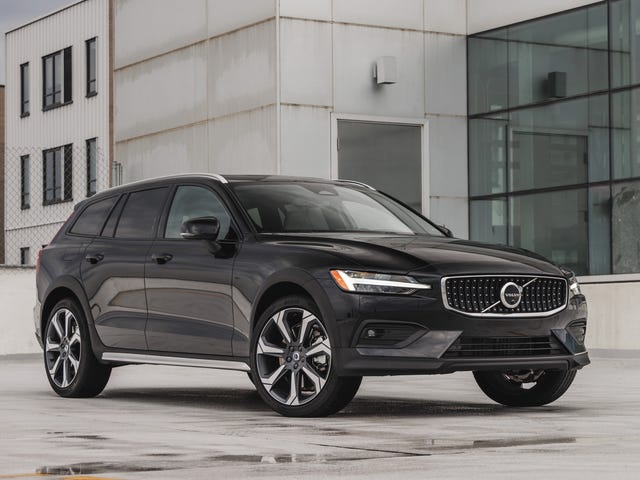 2023 volvo v60 cross country b5 awd