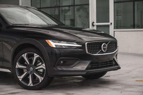 volvo v60 cross country b5 awd 2023