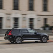 2023 volvo v60 cross country b5 awd