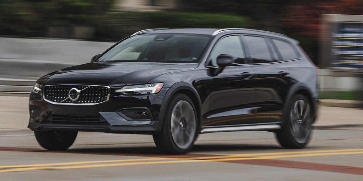 2024 Volvo V60 / V60 Cross Country Review, Pricing, and Specs