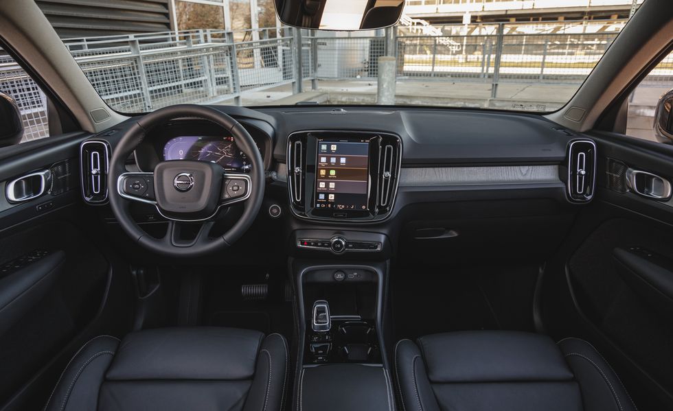 Volvo XC40 (2024) interior