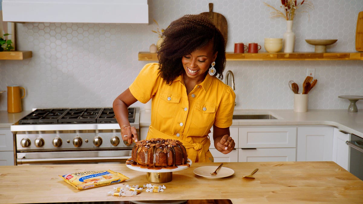 Caramel Gingerbread Man Cake – Tala Cooking