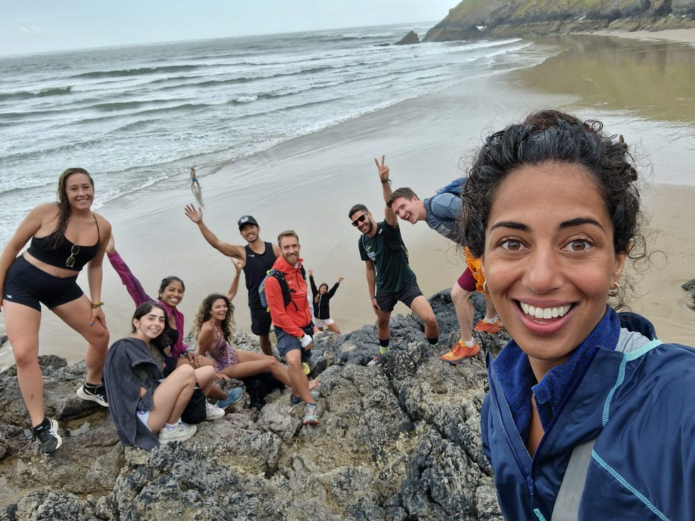 runners at the beach, love trails festival