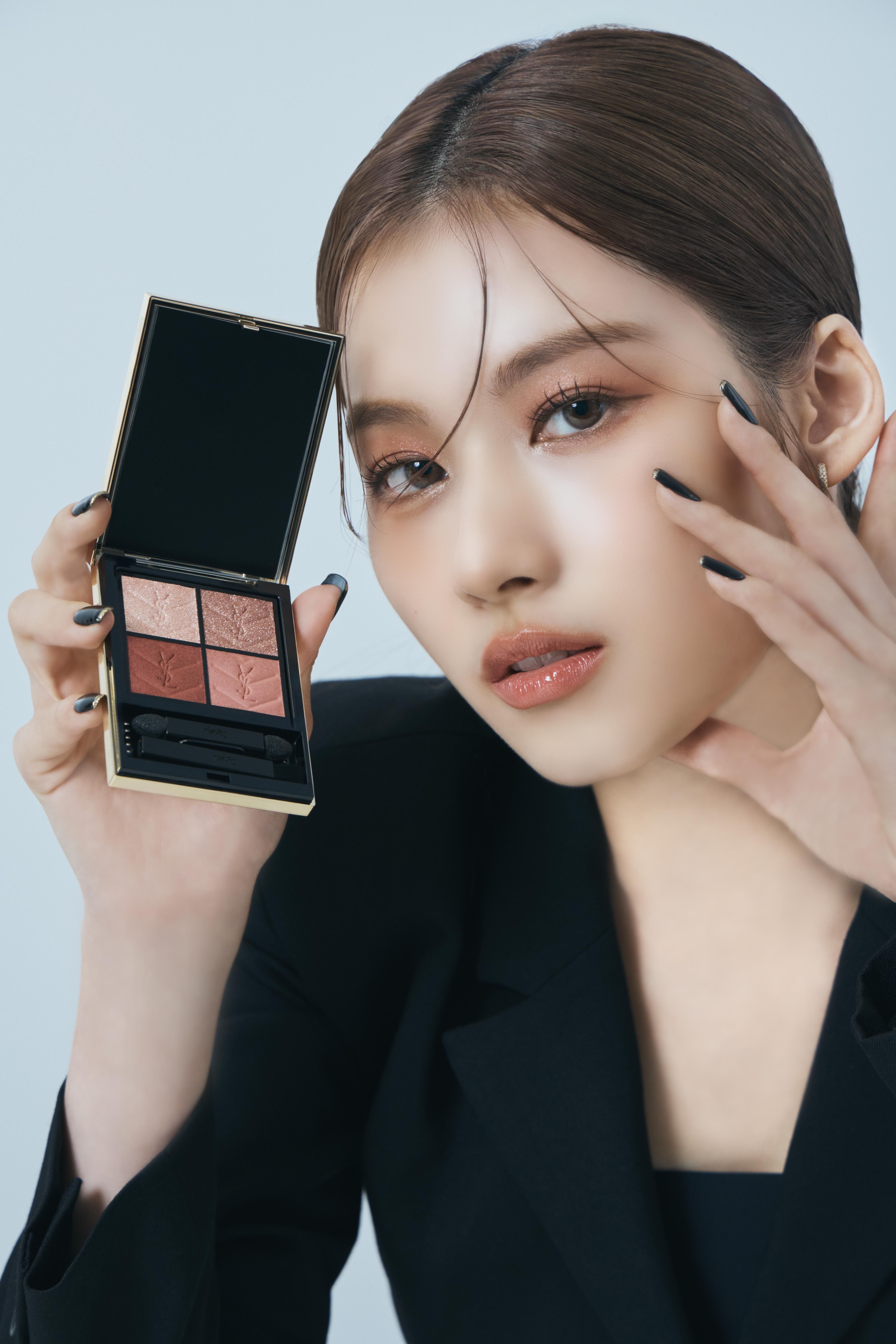 TWICE（トゥワイス）サナが、「YSL BEAUTY」新作アイシャドウを