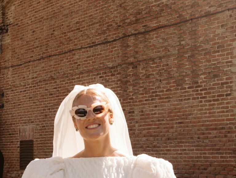 la novia madrileña con vestido de romancera
