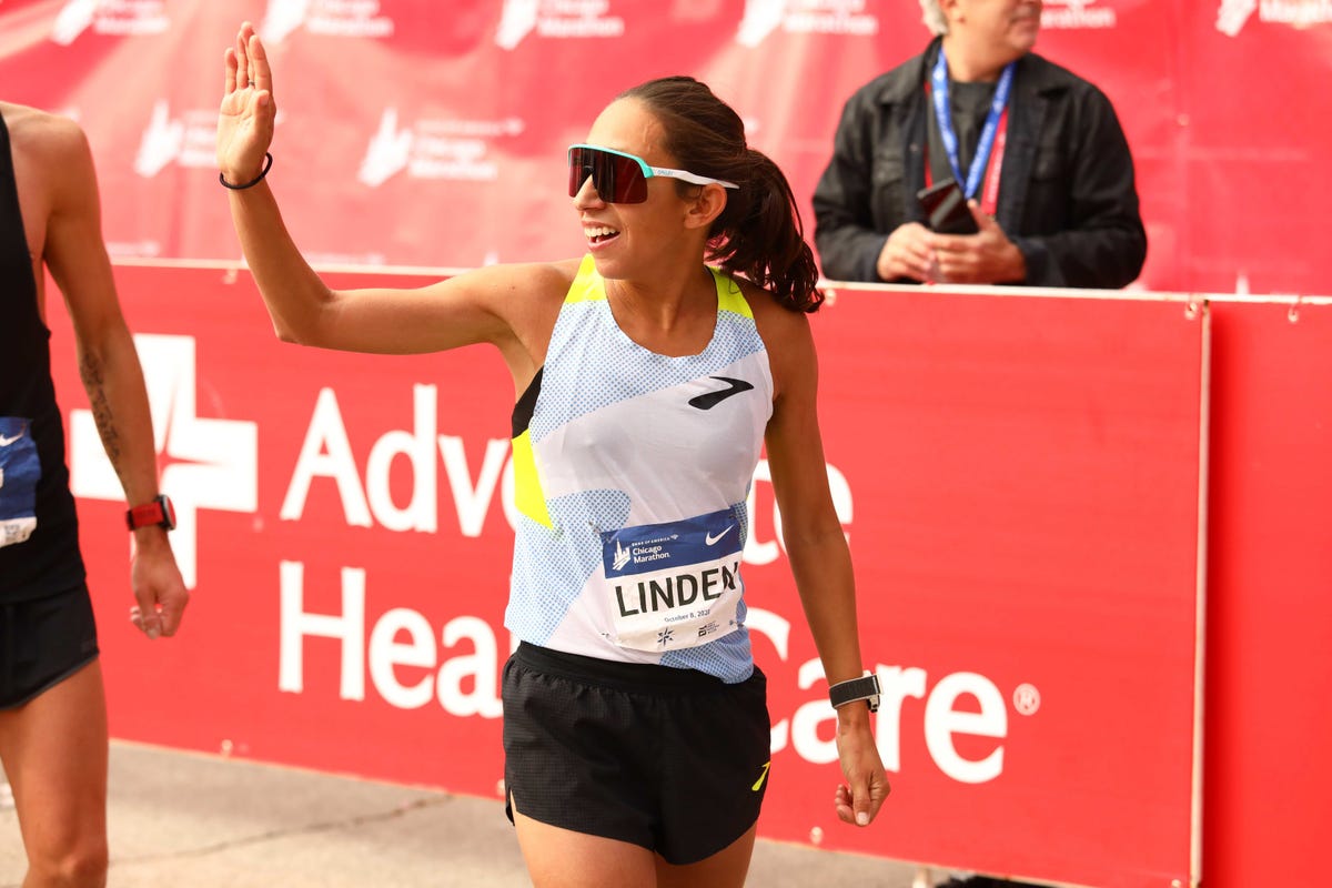 Des Linden Runs 22735 to Break the American Masters Marathon Record