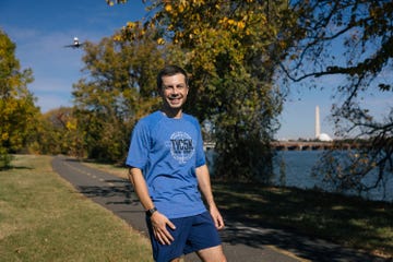 pete buttigieg on a run a﻿long the mt vernon trail