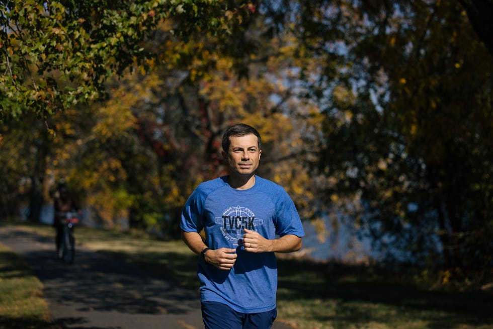 pete buttigieg on a run a﻿long the mt vernon trail