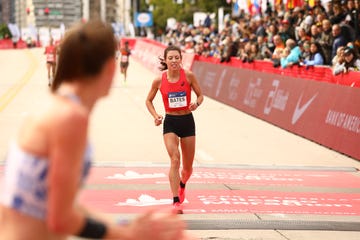 emma bates finishing chicago marathon