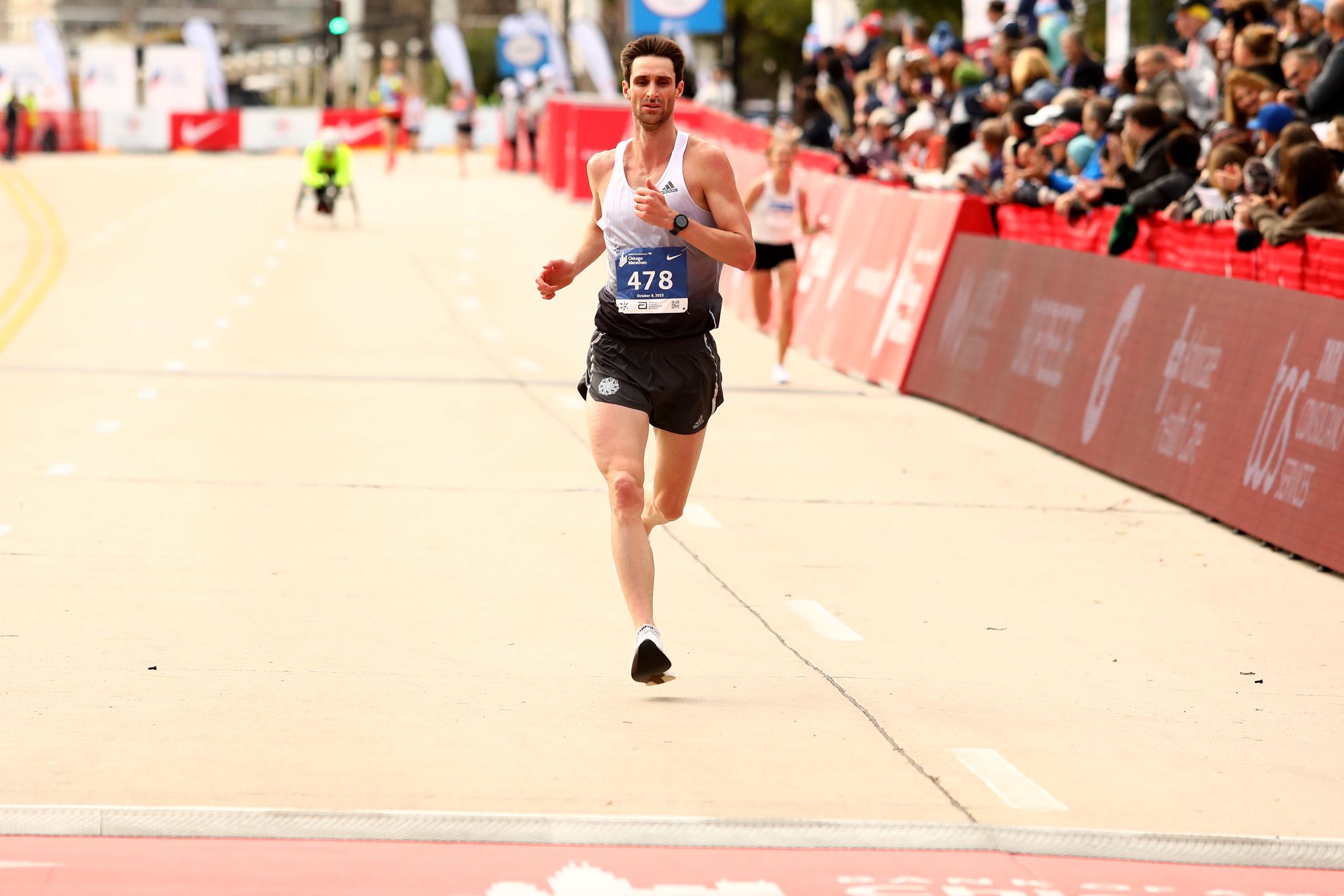 trevor conde finishes the 2023 chicago marathon