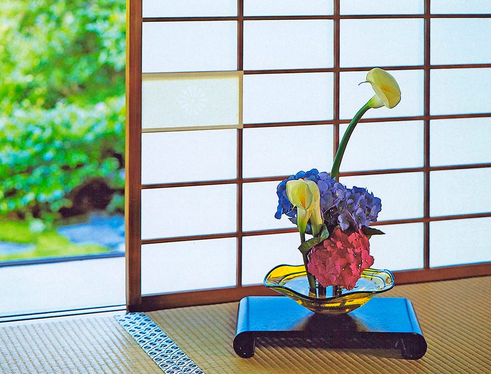 5月 家元のいけばな「奈良・斑鳩の門跡尼寺、中宮寺」