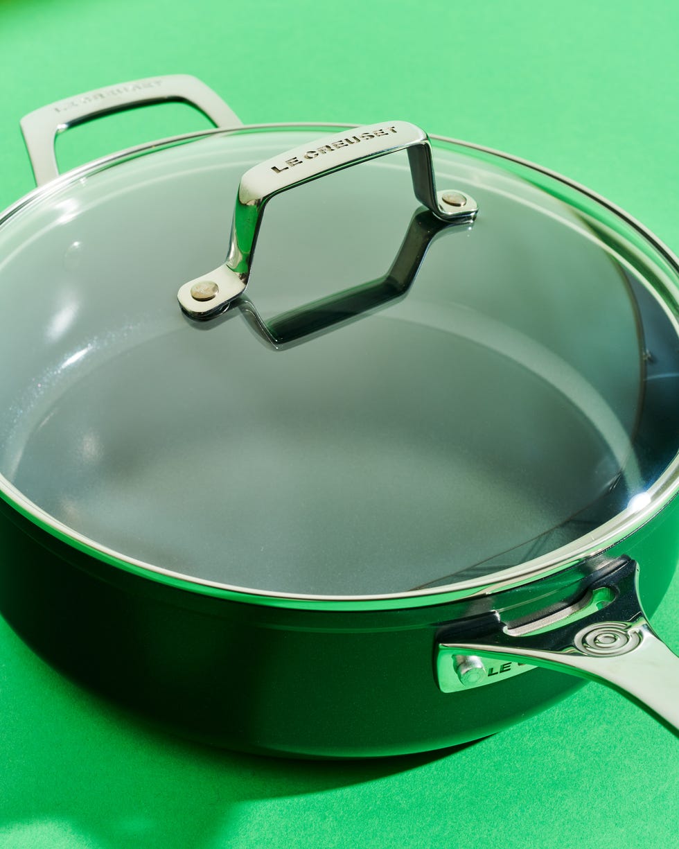 a le creuset cooking pot with a glass lid