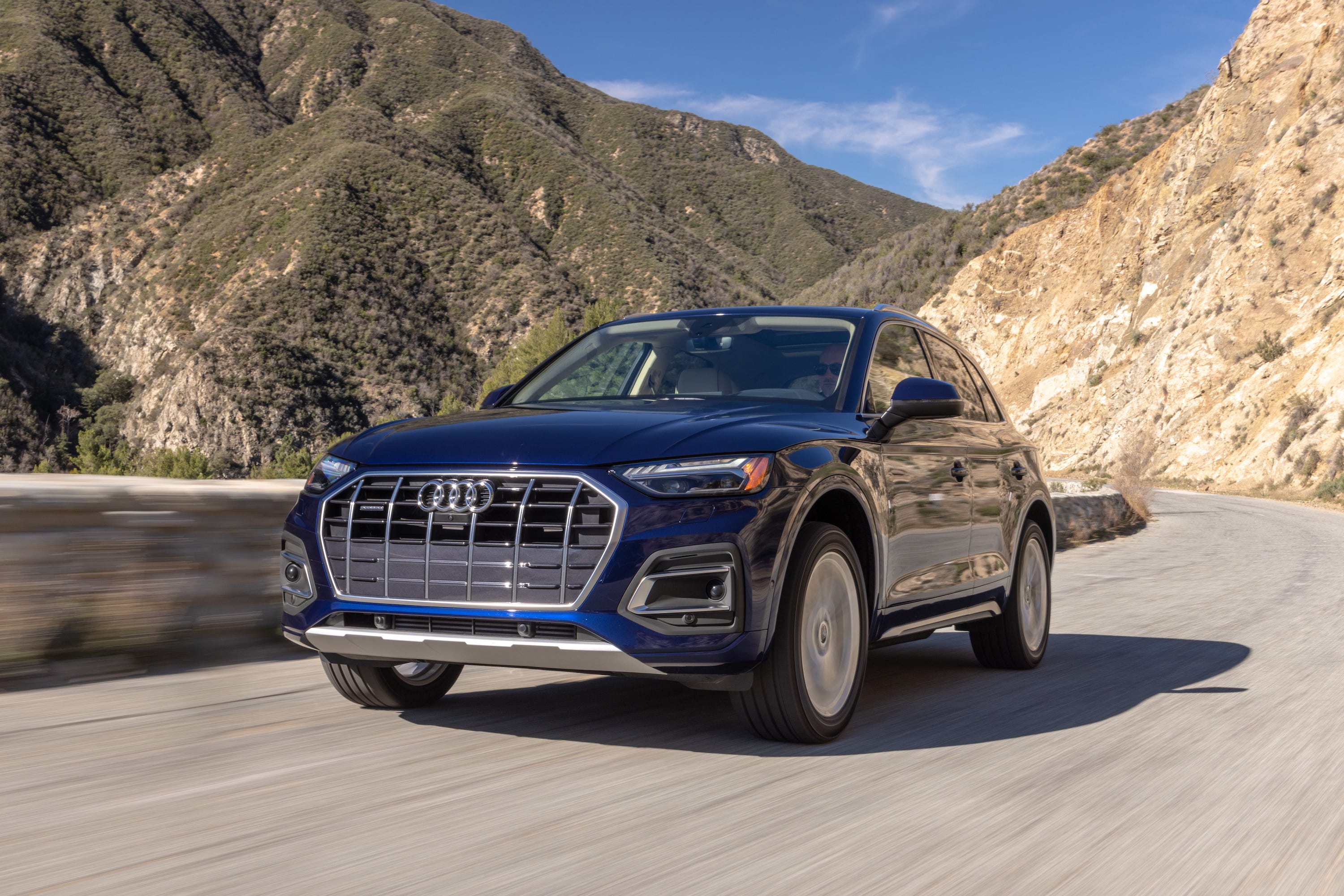 2025 Audi Q5 / Q5 Sportback S line Premium 45 TFSI quattro Features and 