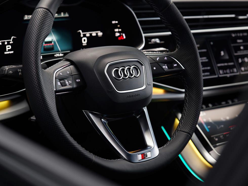 2024 audi q8 interior