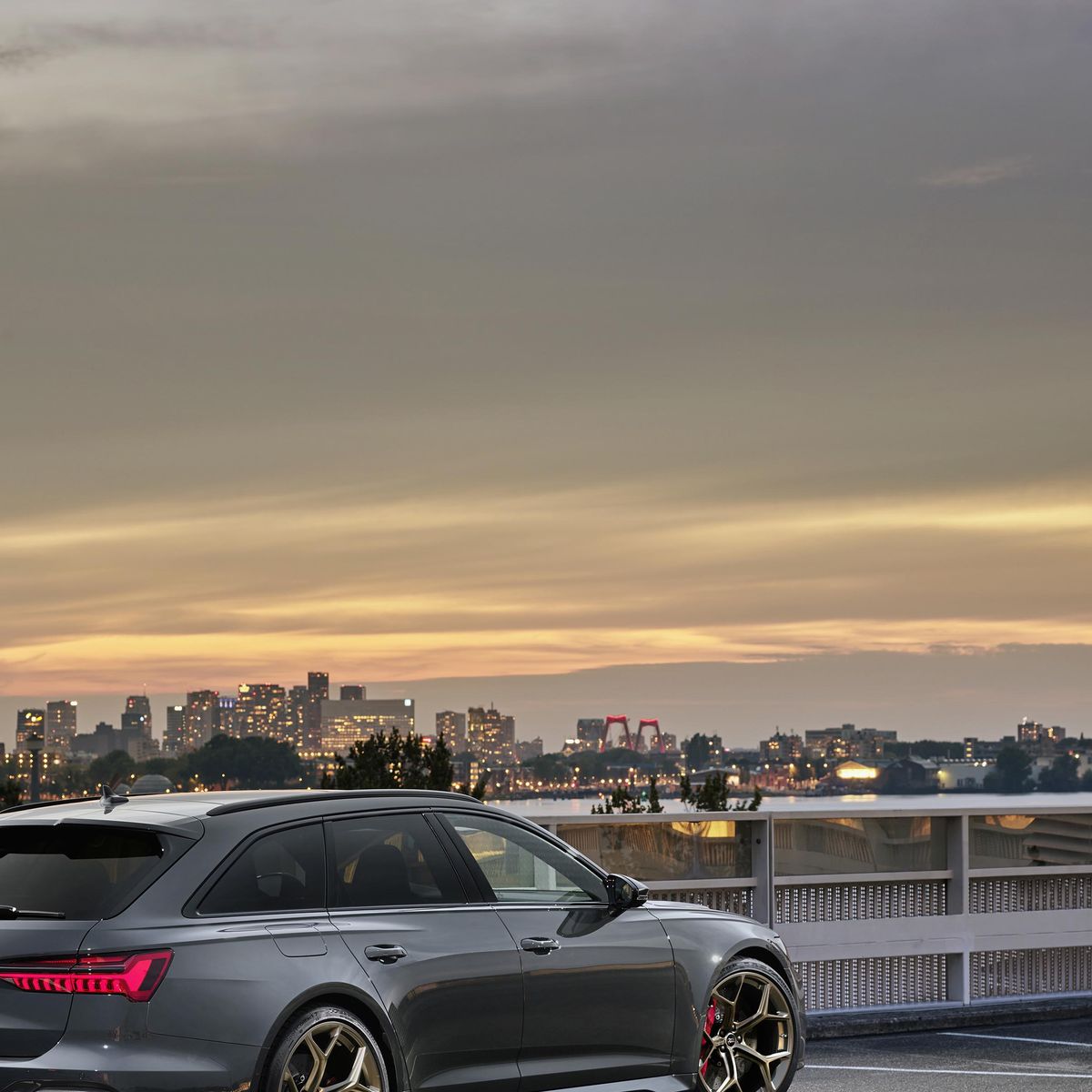 Audi RS6 Avant performance (2023) - pictures, information & specs