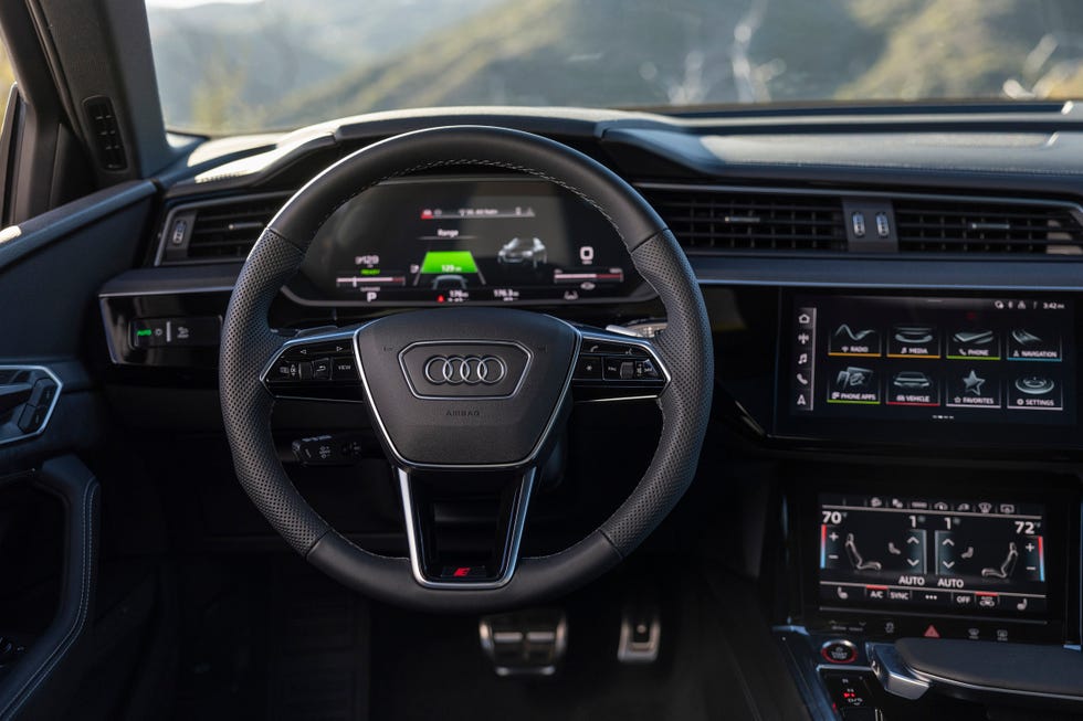 View Photos of the 2024 Audi SQ8 e-tron