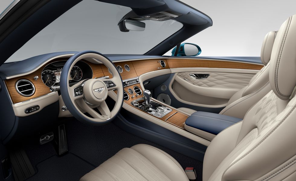 Interior del Bentley Continental GT 2024