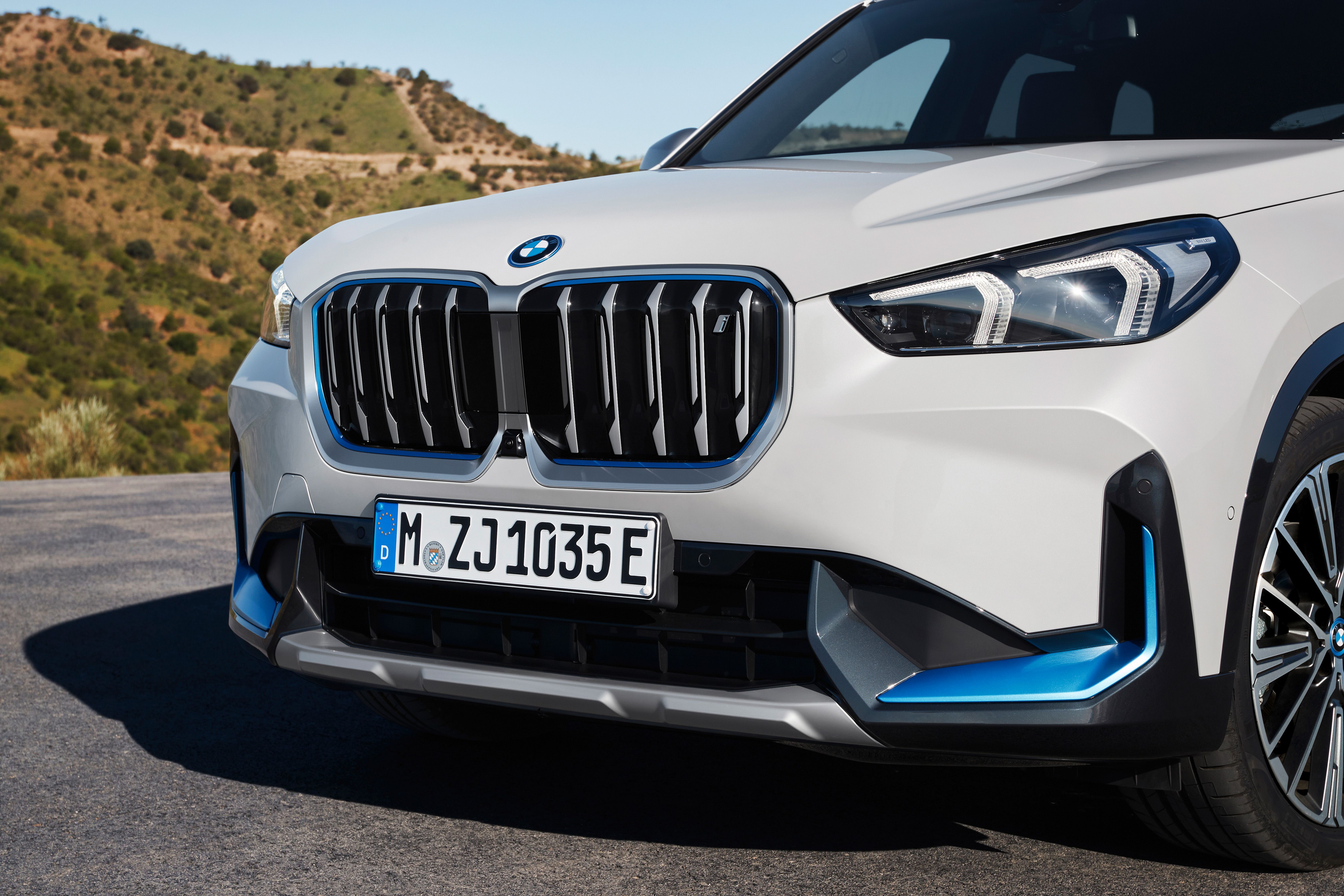 BMW completa la gama del SUV X1 con una versión 100% eléctrica y