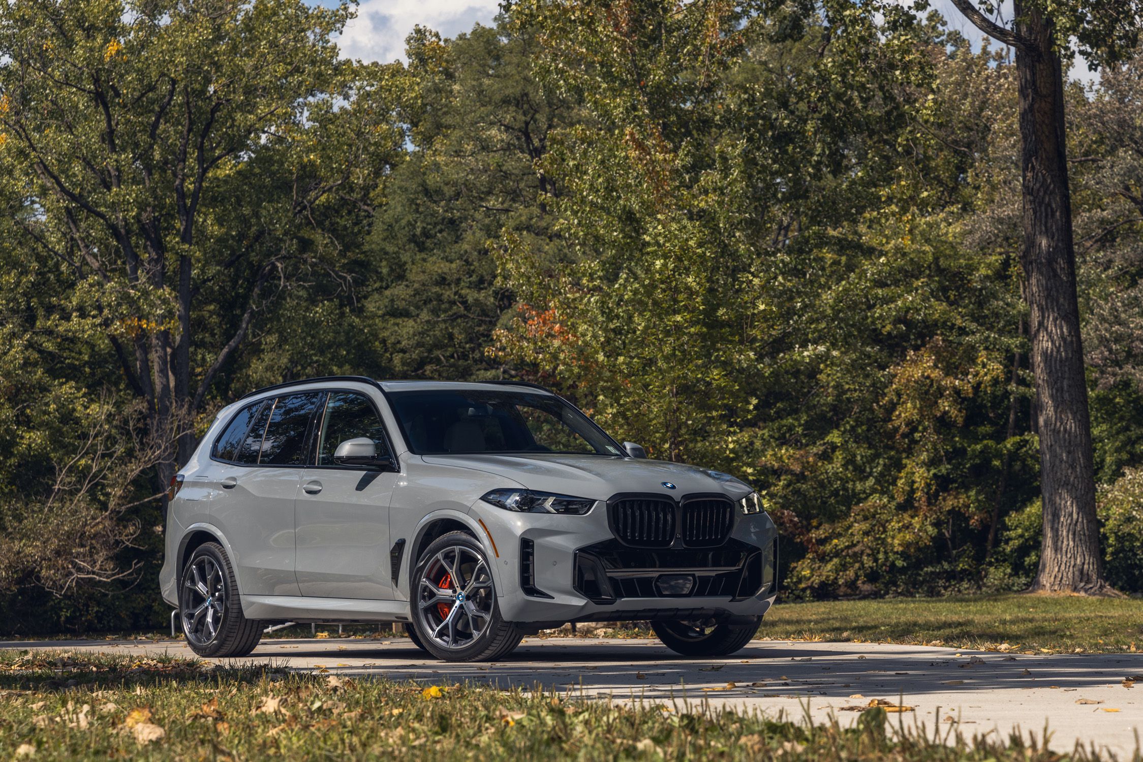 2023 BMW X5 xDrive45e Plug-In Hybrid Features and Specs