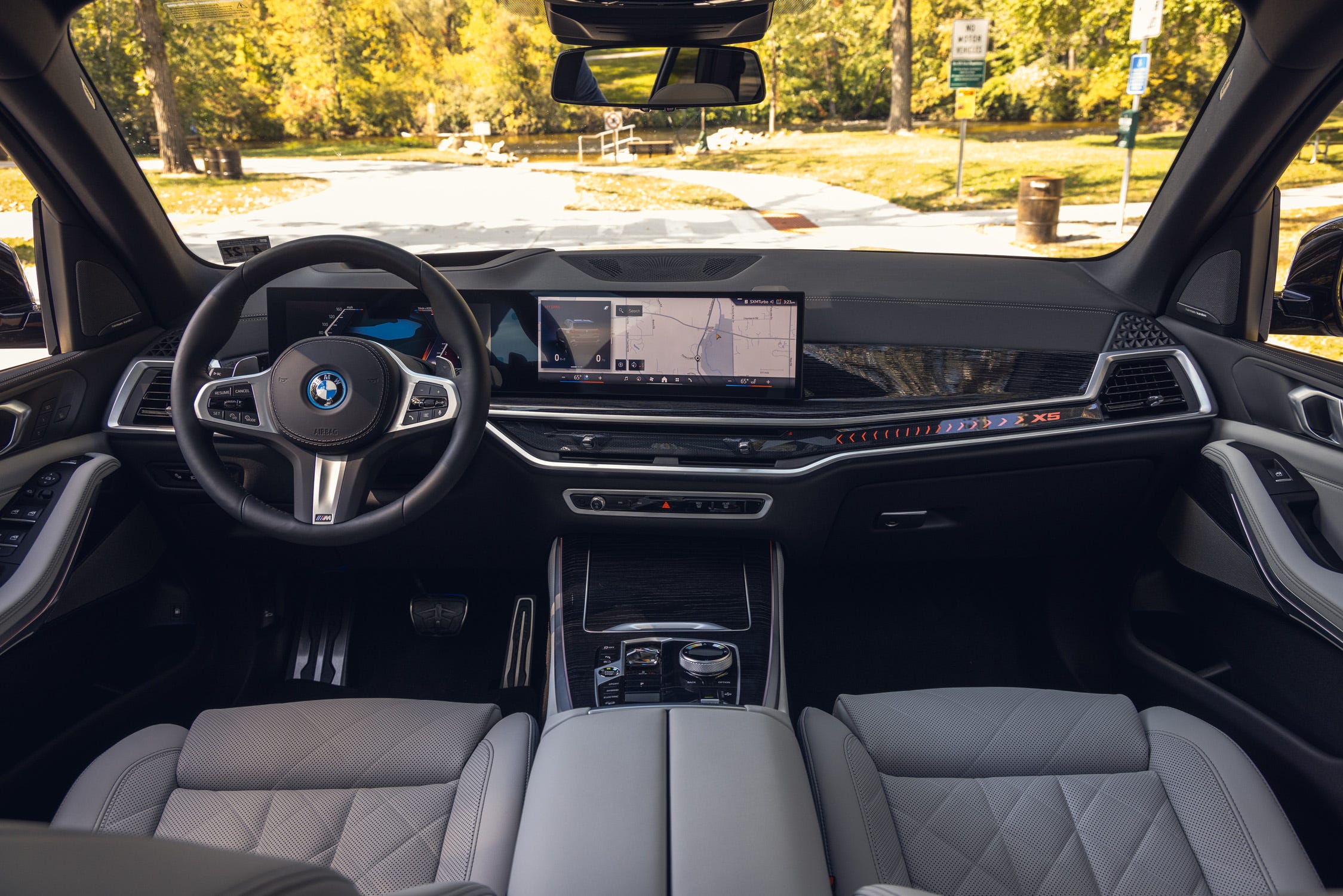 View Photos of the 2024 BMW X5 xDrive50e PlugIn Hybrid