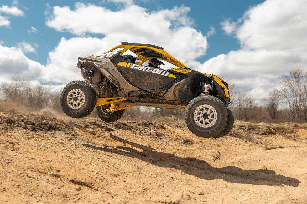 2024 can am maverick r