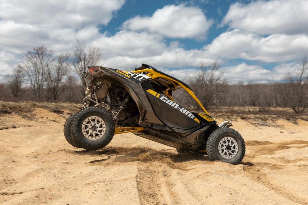 2024 can am maverick r