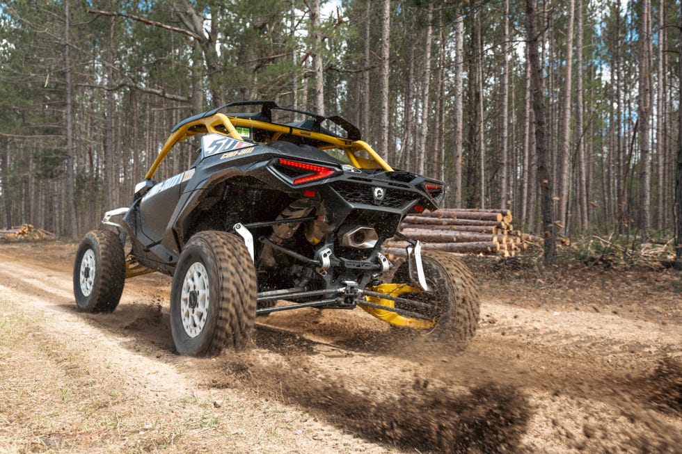 2024 can am maverick r