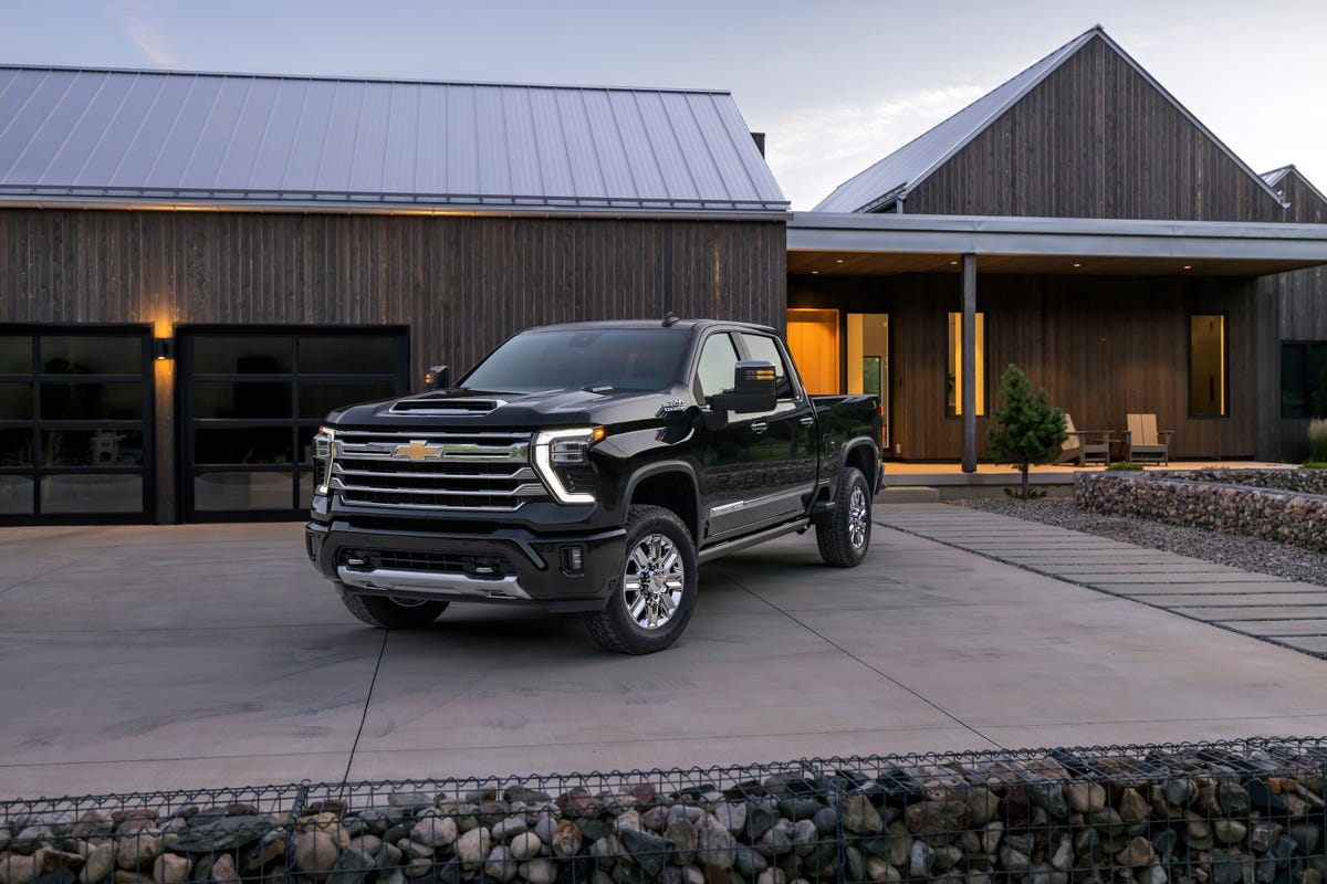 View Photos of the 2024 Chevrolet Silverado HD