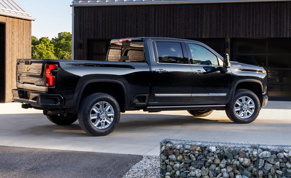 2024 chevrolet silverado hd rear three quarters view