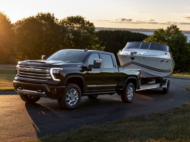 2024 chevrolet silverado hd towing a boat