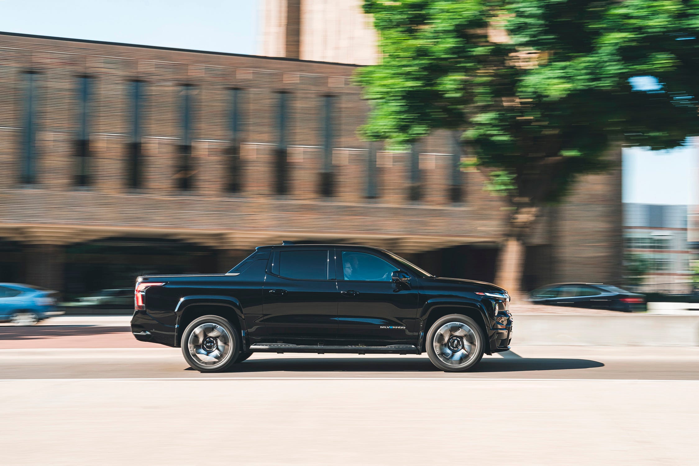 2025 chevrolet silverado ev side