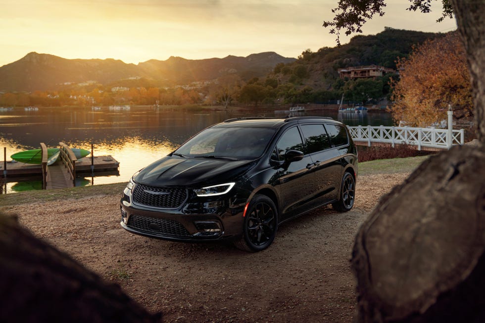 View Photos of the 2023 Chrysler Pacifica