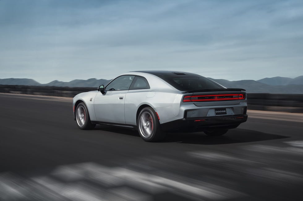 2025 Dodge Charger Sixpack Sports a 550HP TwinTurbo InlineSix