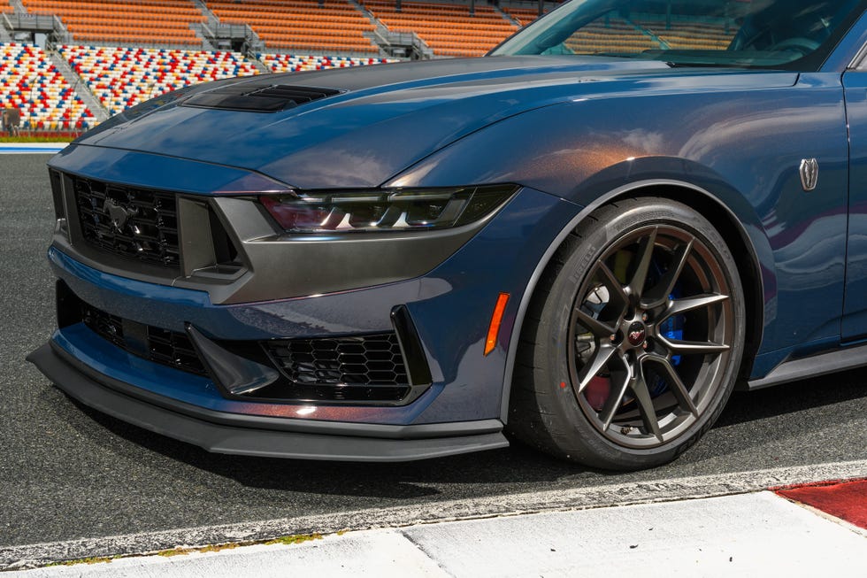 2024 ford mustang dark horse