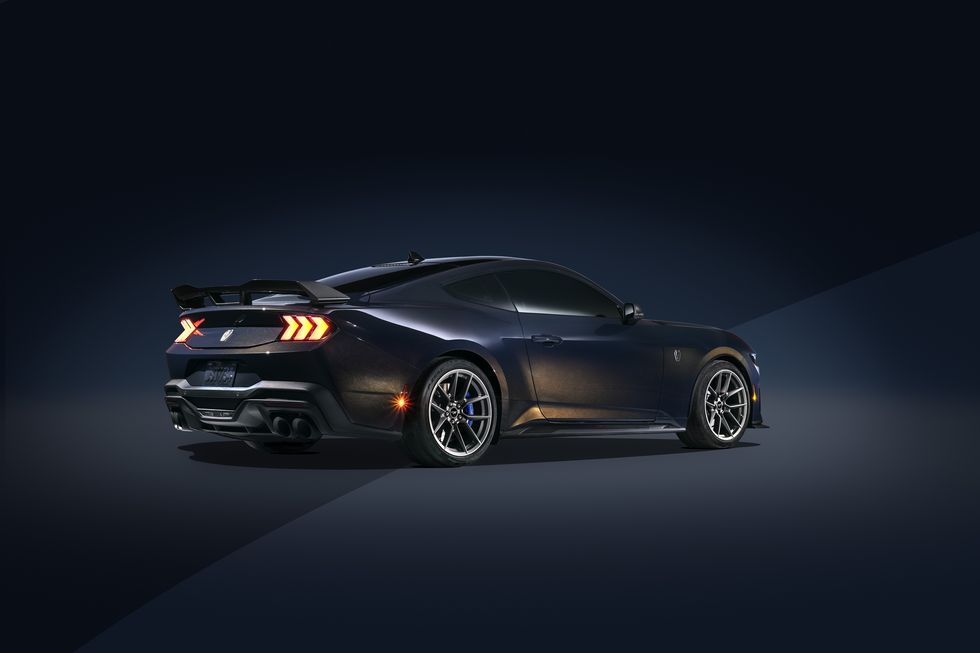 ford mustang cheval noir 2024