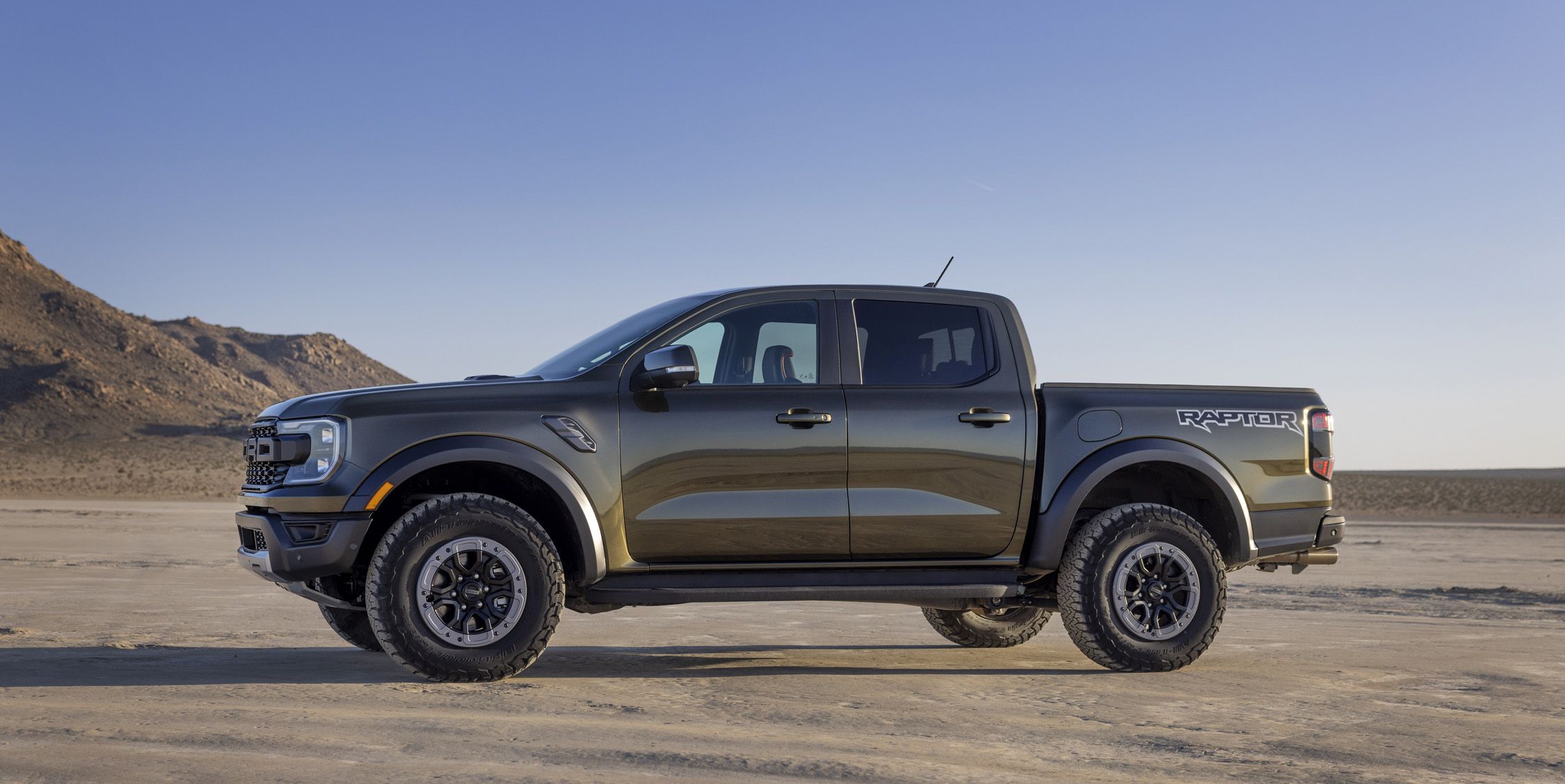 2024 Ford Ranger Raptor Off-Road Pickup Debuts With 405 HP, 33s, and Fox  Live Valve Shocks