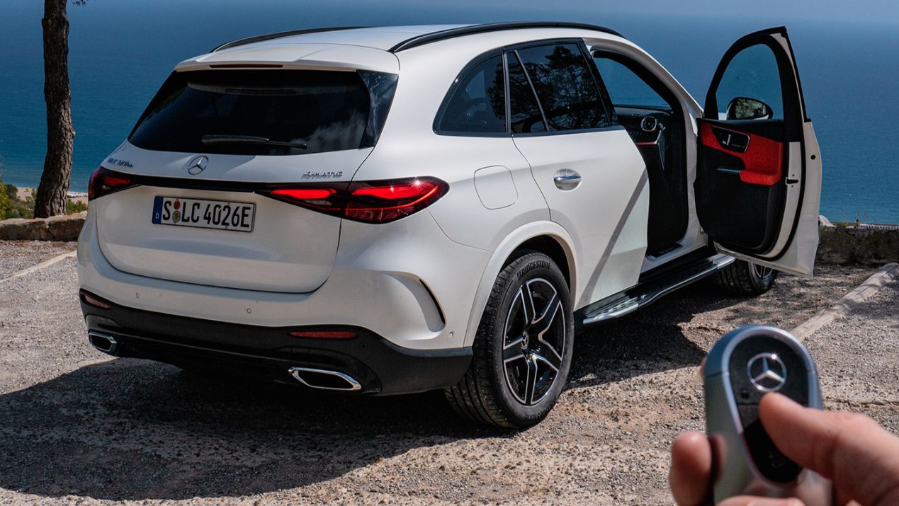 2025 Mercedes-Benz GLC 350e Photo Gallery