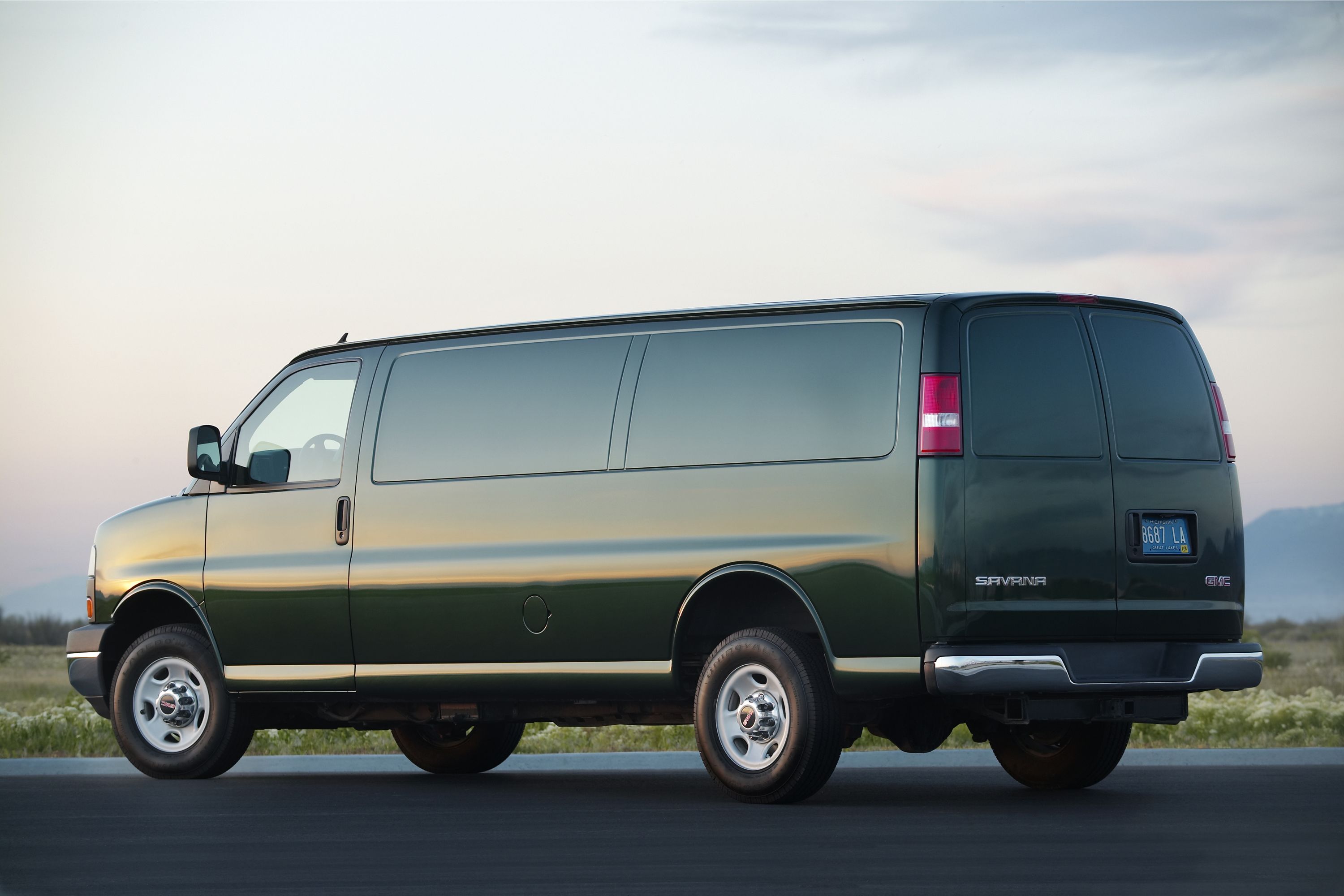 2018 gmc savana extended best sale passenger van