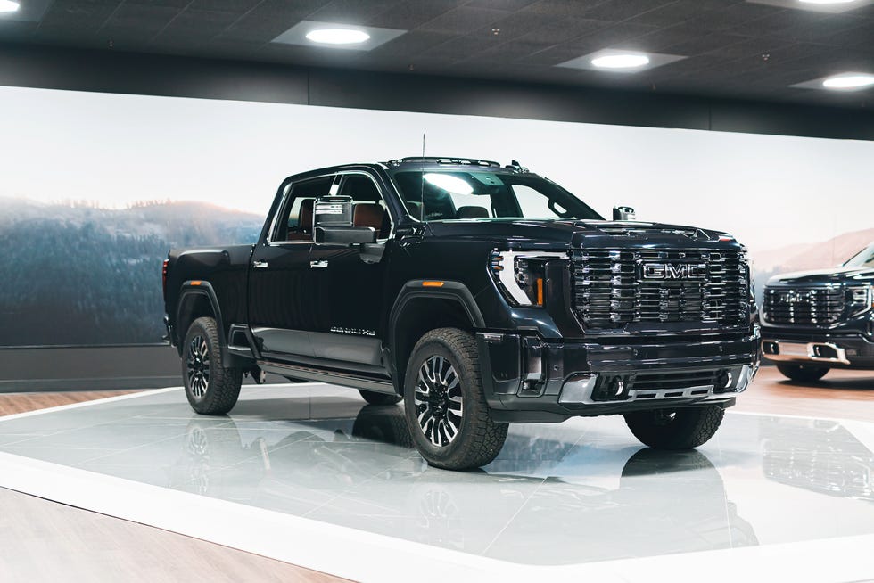 View Photos of the 2024 GMC Sierra HD