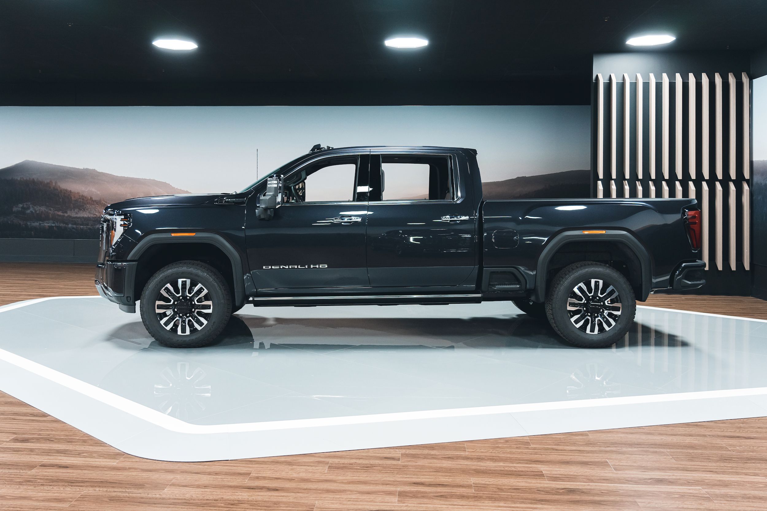 View Photos of the 2024 GMC Sierra HD