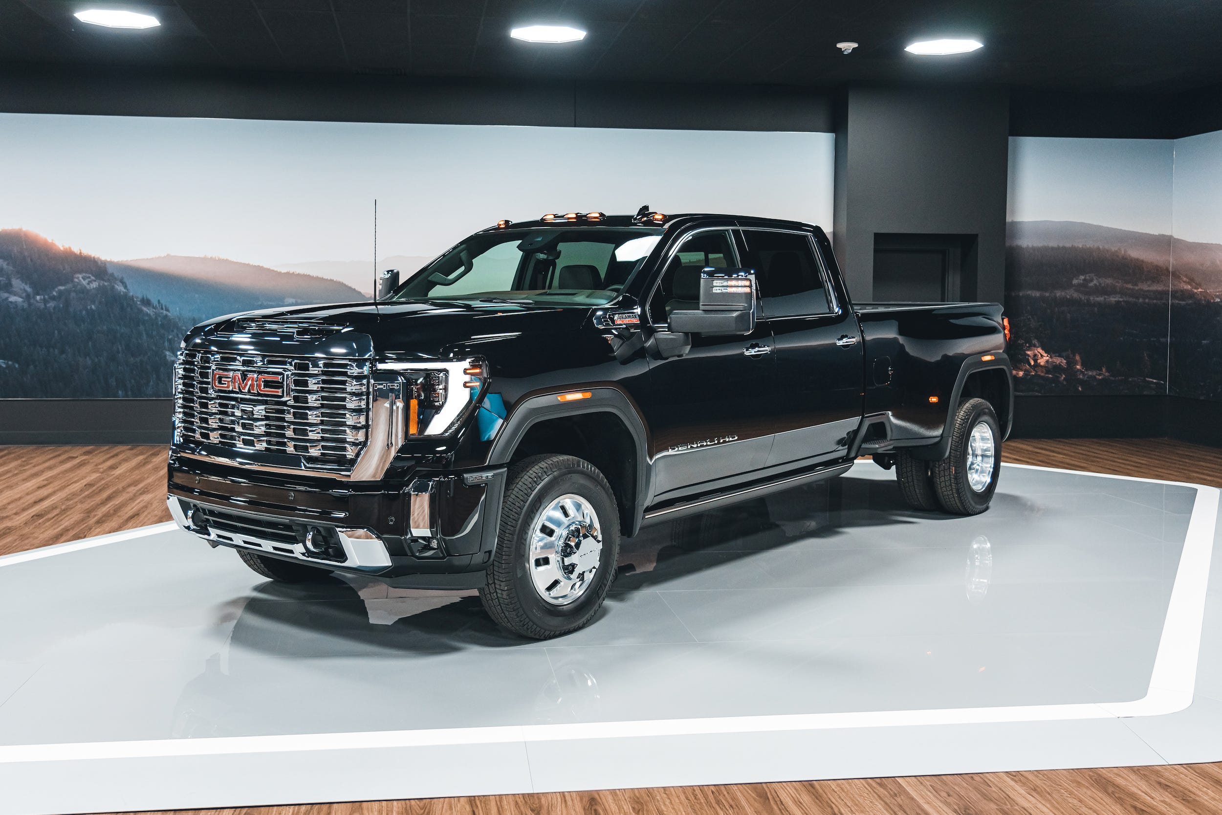 Gmc Denali Ultimate 2025 Dually Kareem Zara