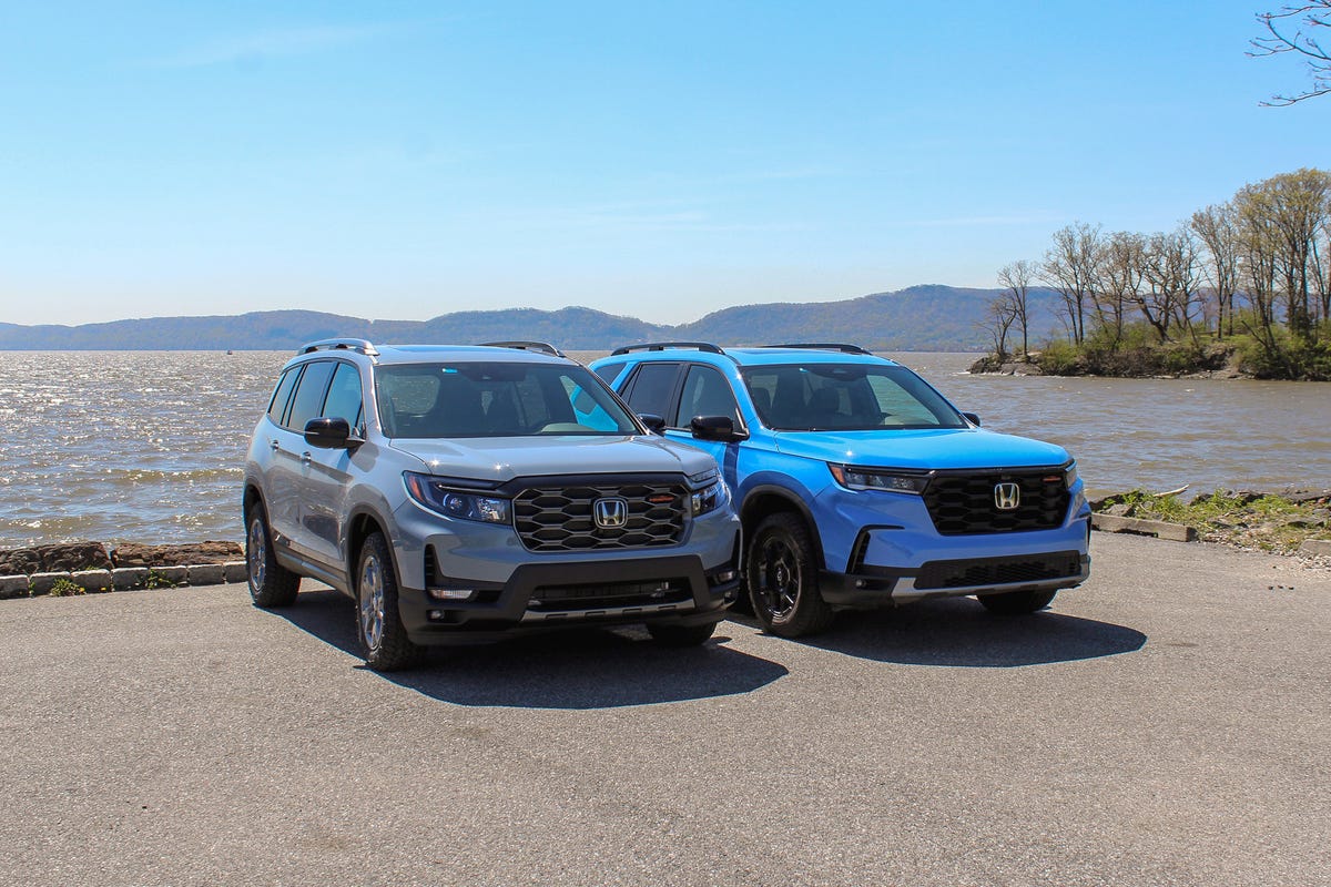 View Photos of the 2024 Honda Pilot vs. 2024 Honda Passport